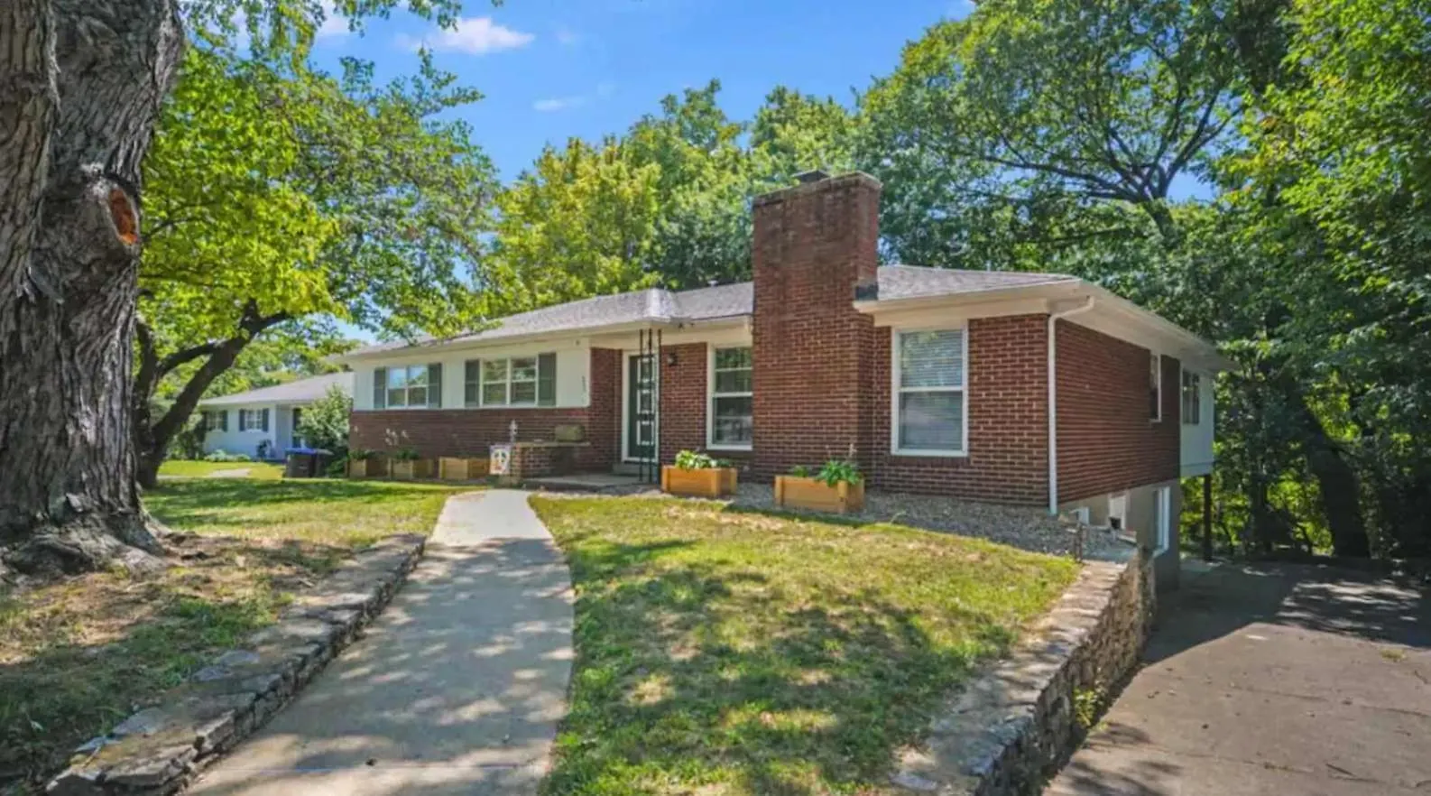 Spacious 3-Br Retreat Near Louisville Attractions